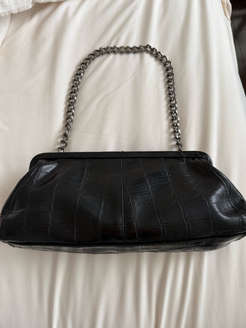 Crocodile-embossed Clutch with Silver Chain - Picture 4 of 12